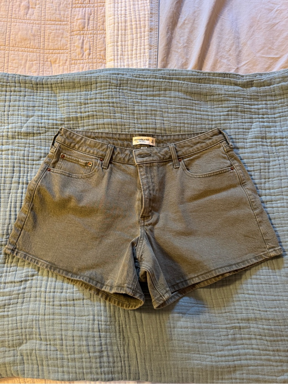 Abercrombie LOVE curve mid rise 31